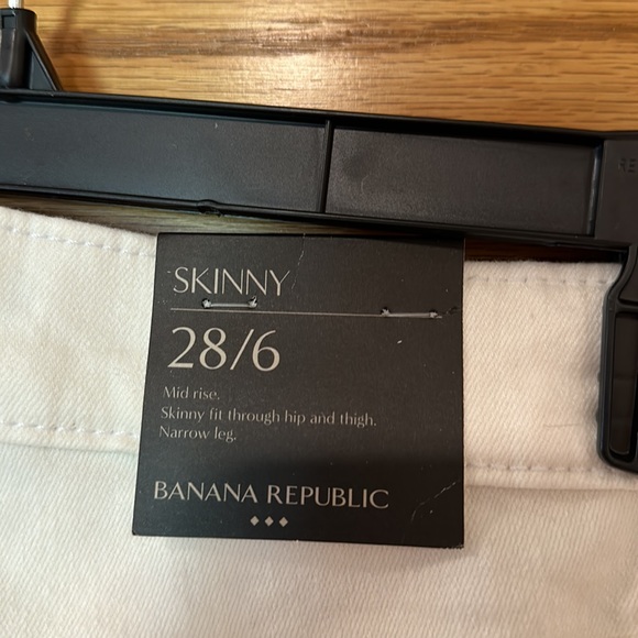 NWT Banana Republic jeans, mid-rise, skinny fit, size 28/6. - Picture 5 of 7
